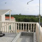 Rukavac 8838b Apartment
