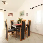 Rukavac 8838b Apartment Vis