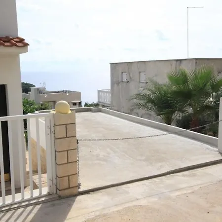 With A Parking Space Rukavac, - 8838